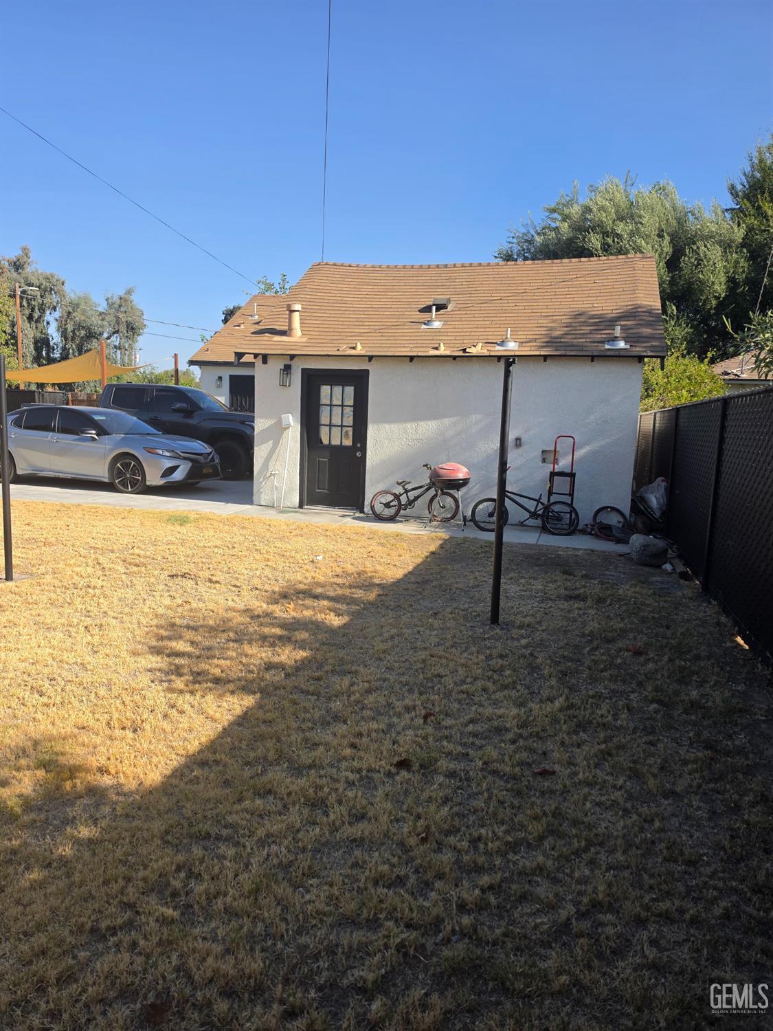Single Family Residence in Bakersfield, photo 2 of 35