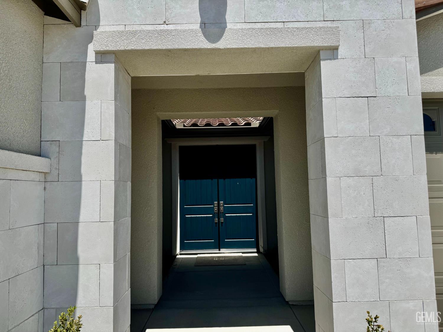 Single Family Residence in Bakersfield, photo 2 of 18