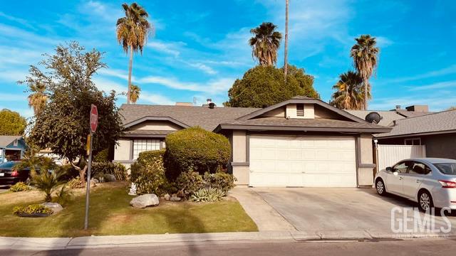 Single Family Residence in Bakersfield, photo 5 of 45