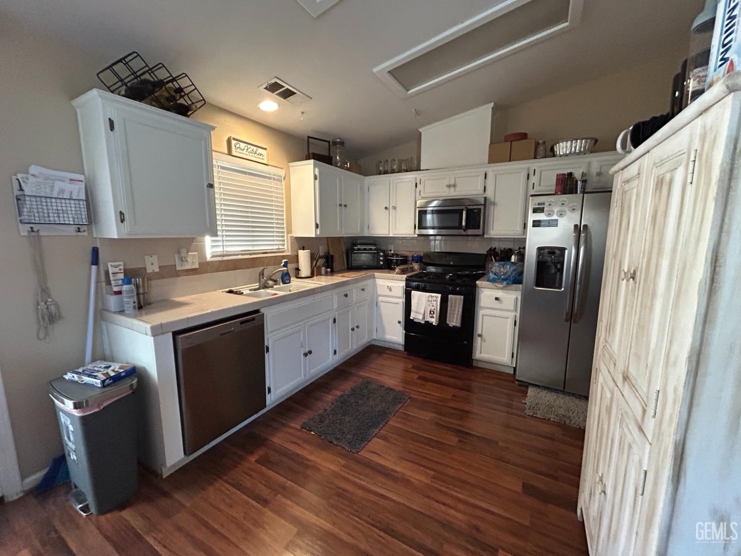 328 W Pilot Avenue