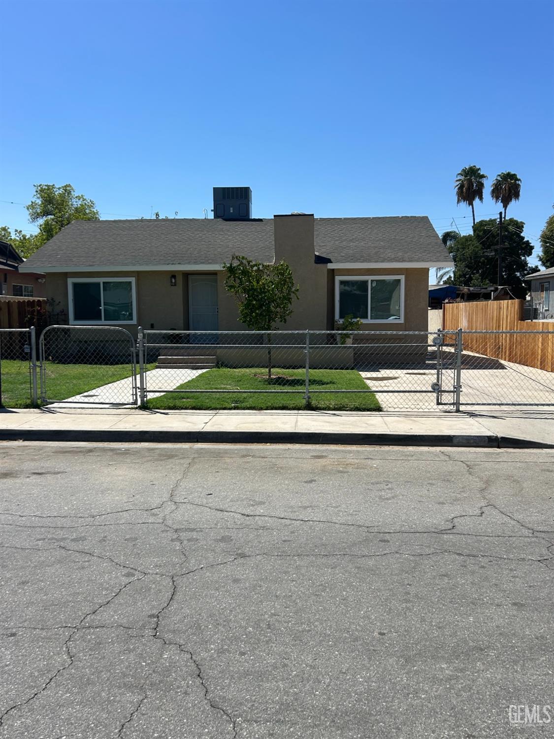 Single Family Residence in Bakersfield, photo 4 of 22