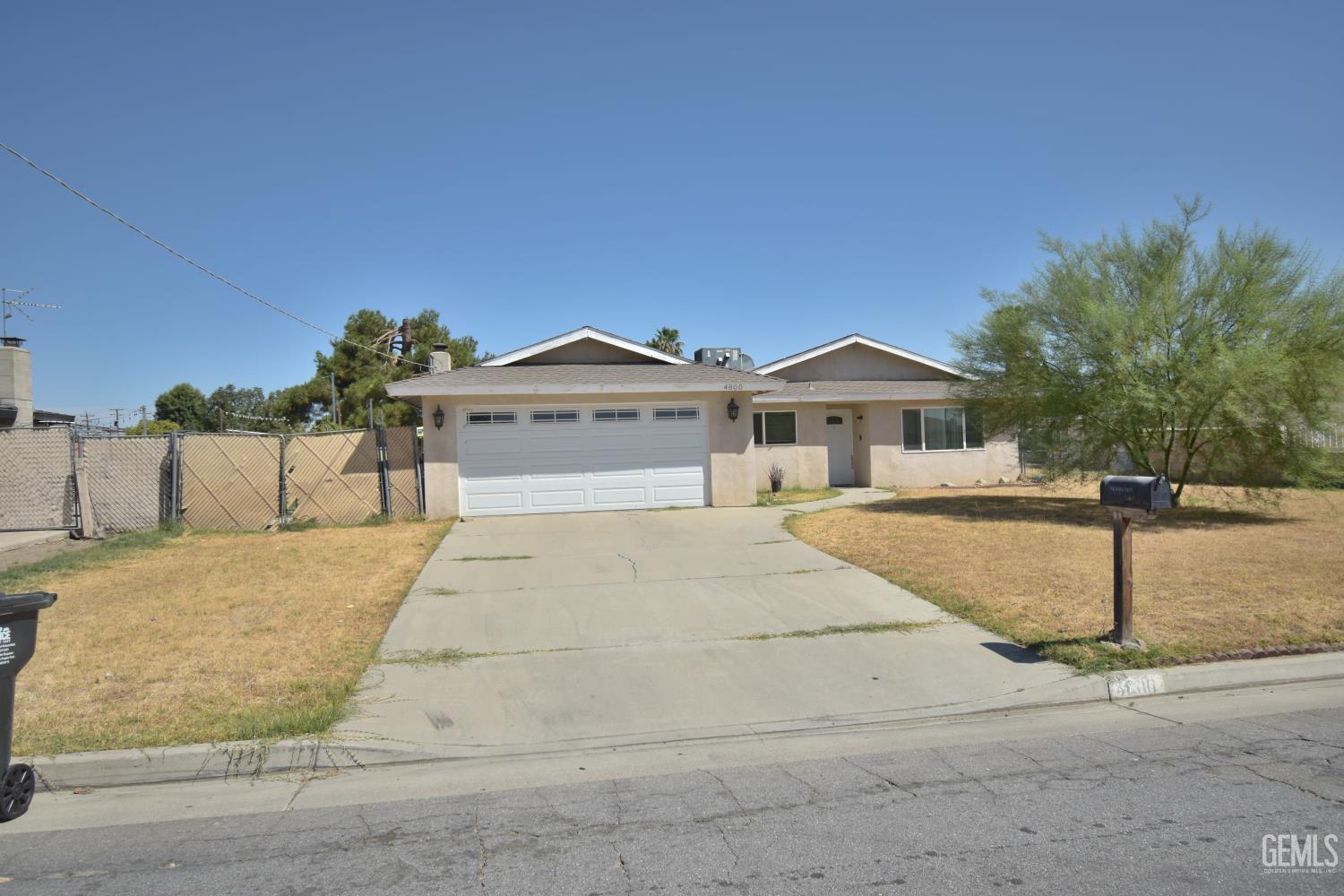 Single Family Residence in Bakersfield