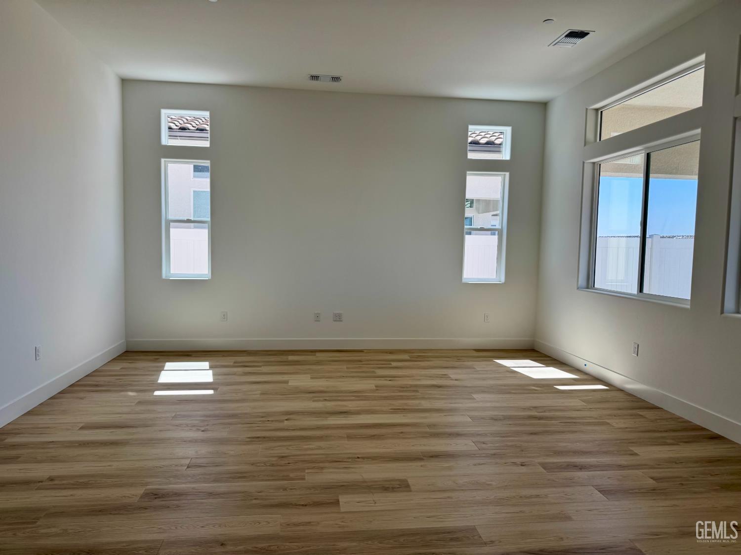 Single Family Residence in Bakersfield, photo 5 of 19
