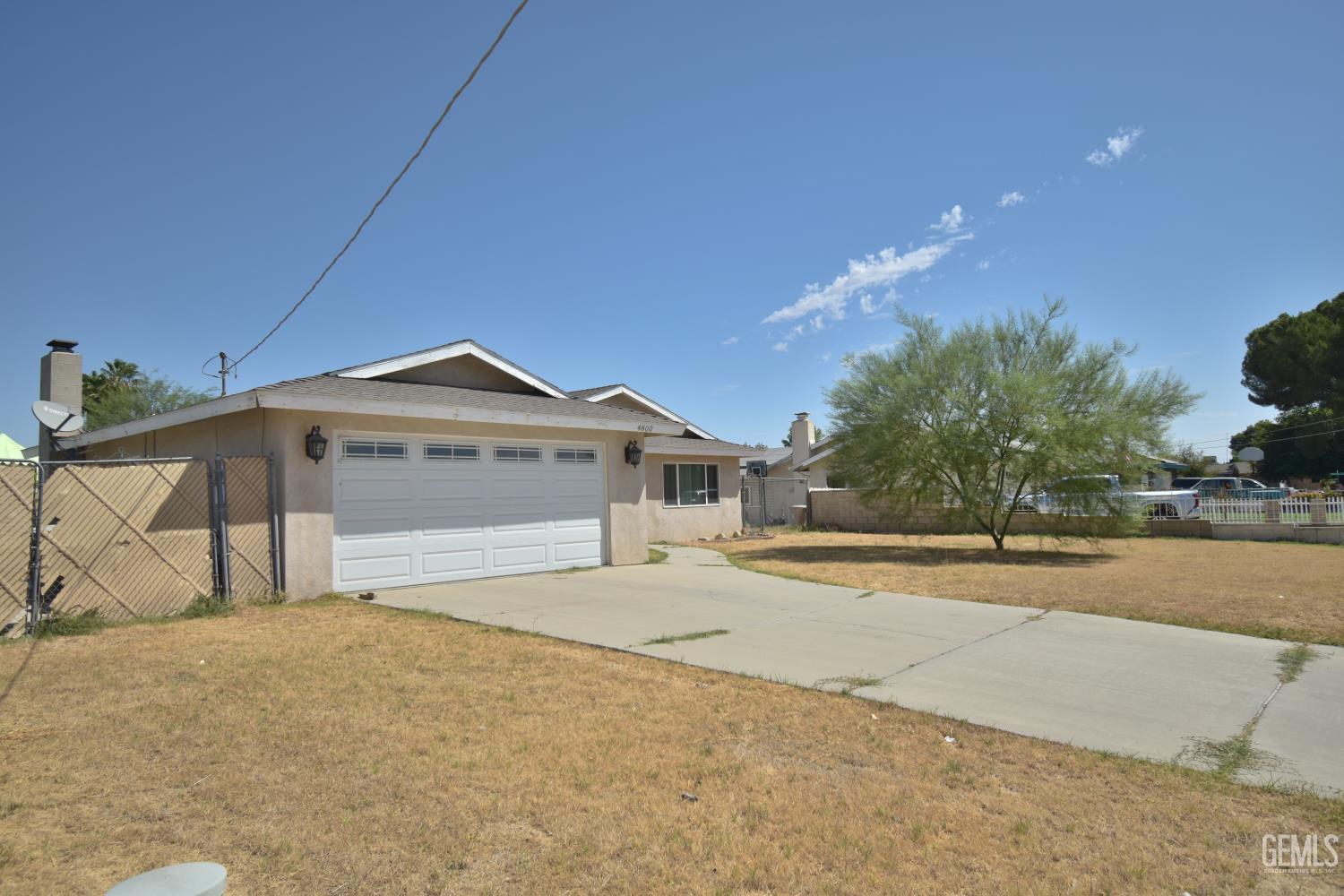 Single Family Residence in Bakersfield, photo 5 of 30