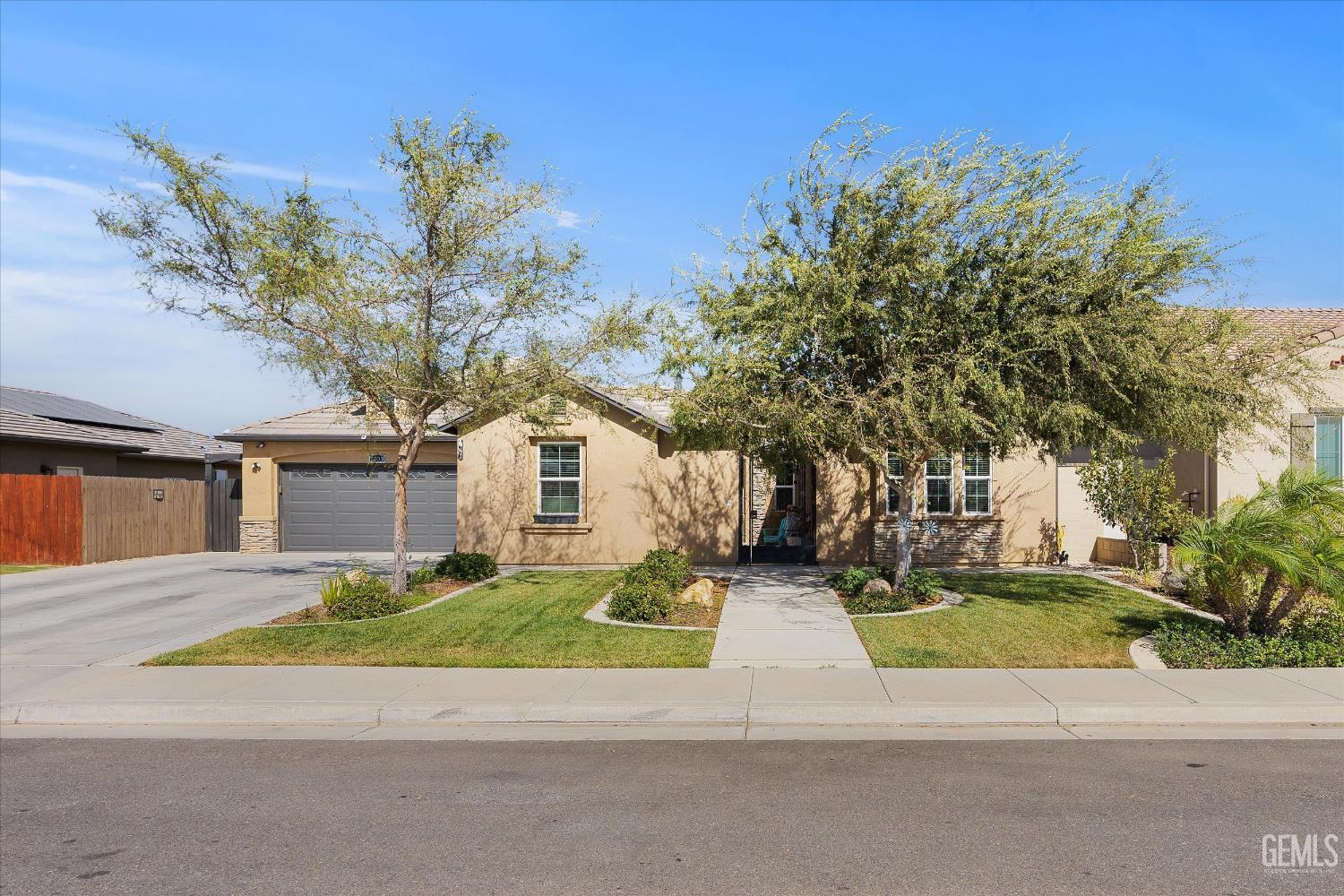 Single Family Residence in Bakersfield, photo 5 of 37