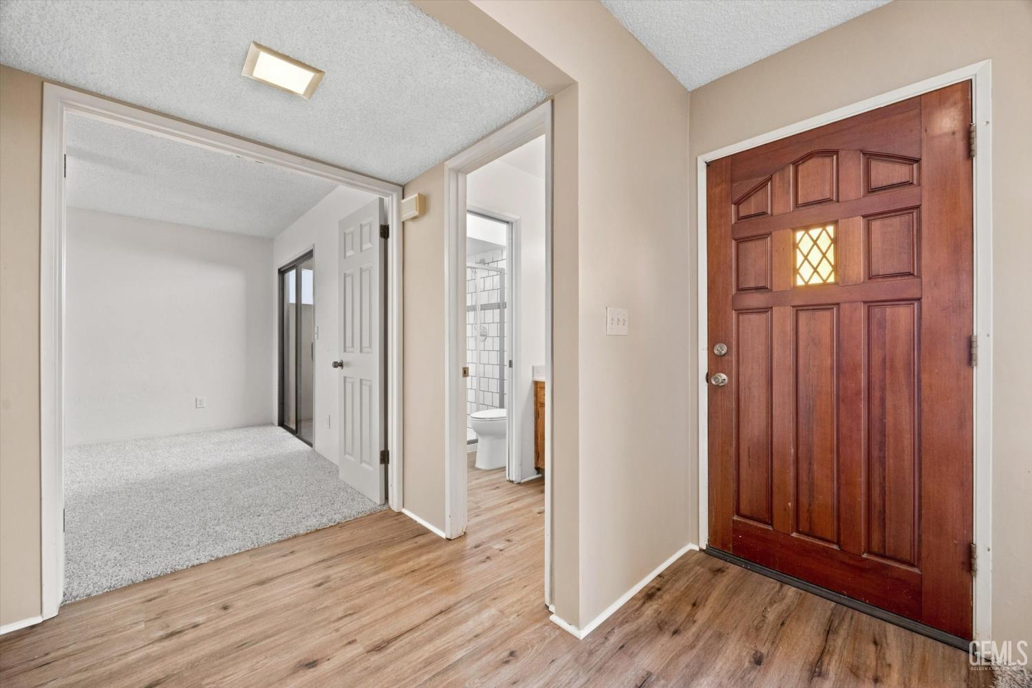 Condominium in Bakersfield, photo 5 of 28