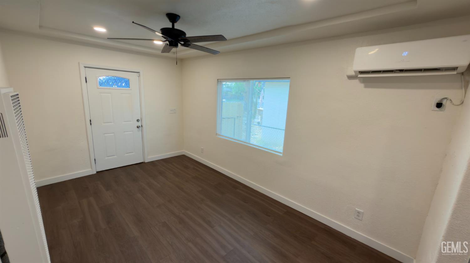 Single Family Residence in Bakersfield, photo 5 of 21