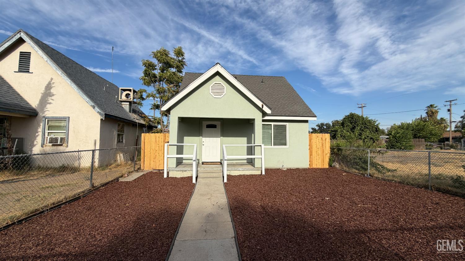 Single Family Residence in Bakersfield, photo 2 of 21