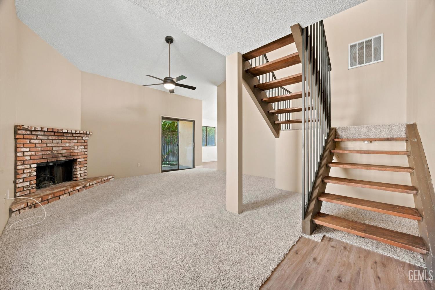 Condominium in Bakersfield, photo 4 of 28