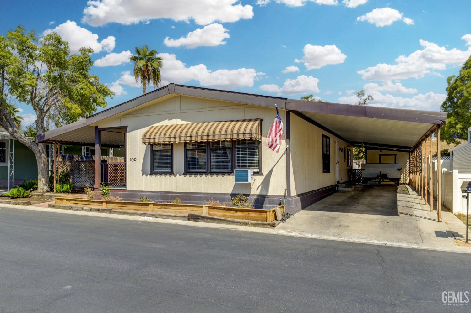 Manufactured Home in Bakersfield, photo 2 of 27