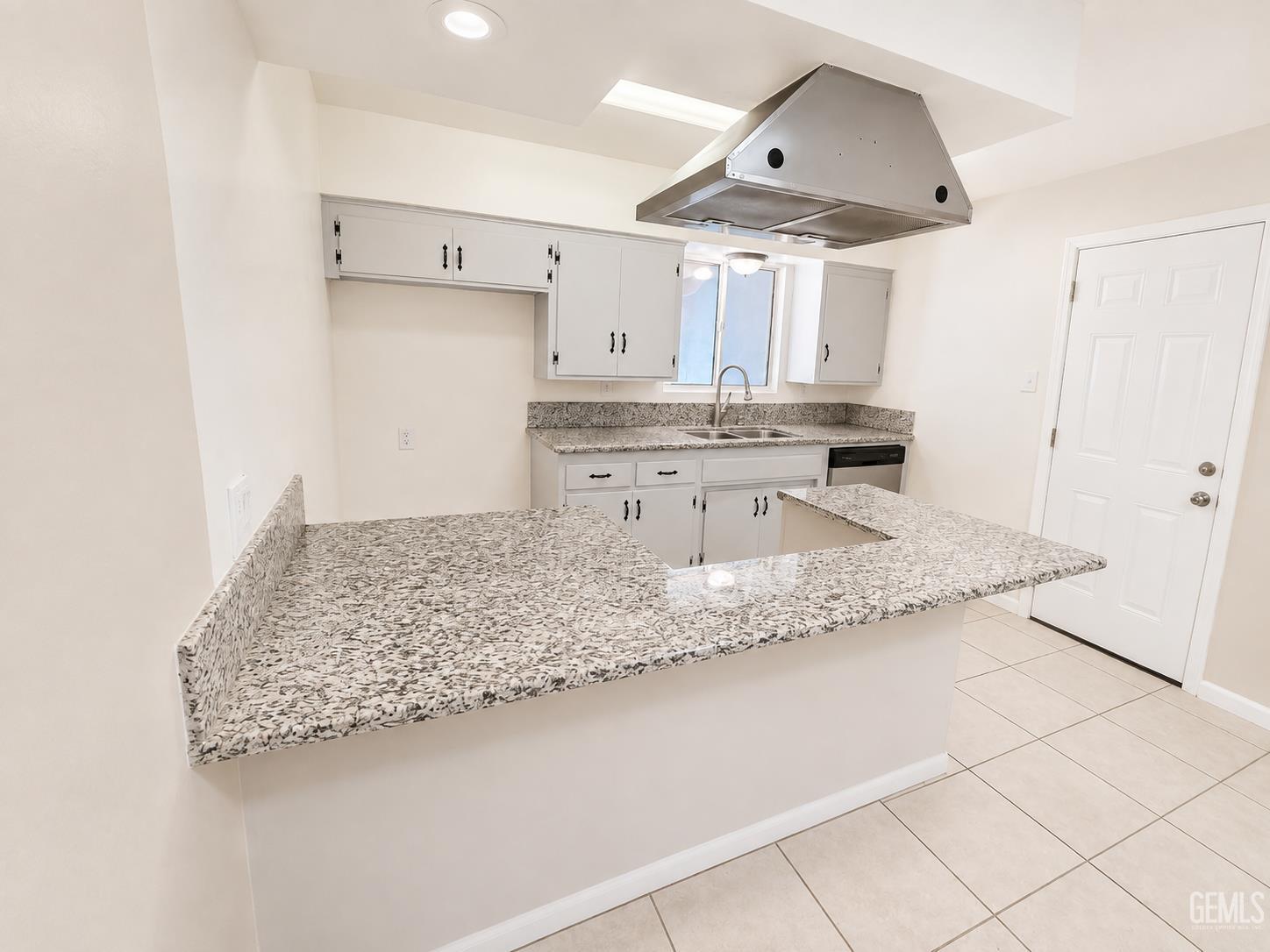 Single Family Residence in Bakersfield, photo 5 of 15