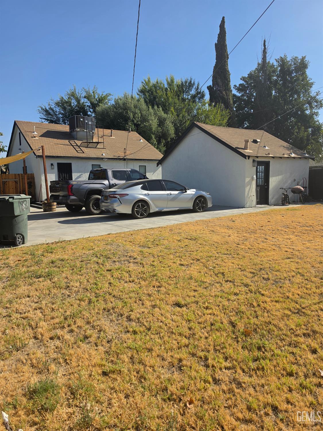 Single Family Residence in Bakersfield, photo 3 of 35