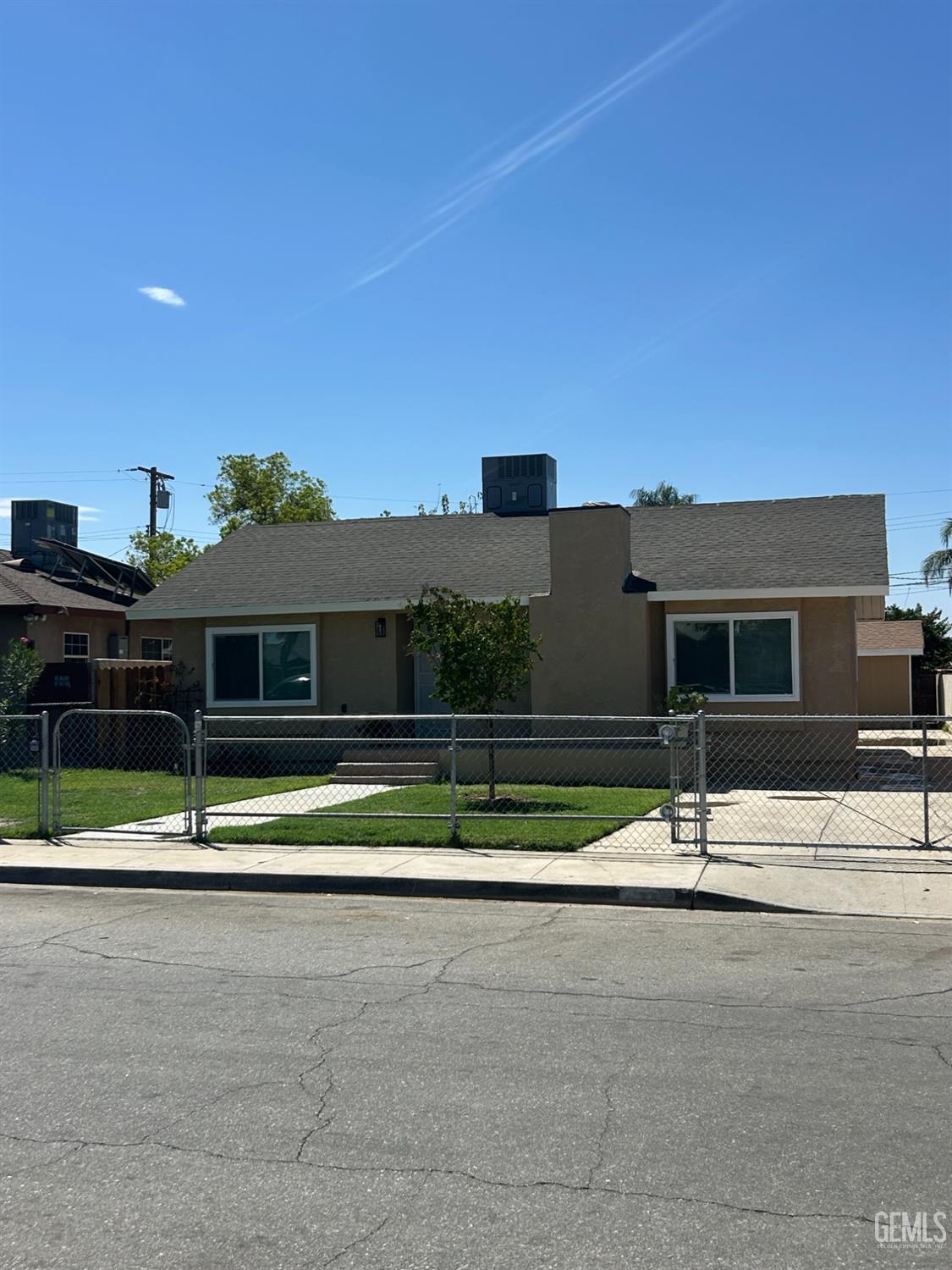 Single Family Residence in Bakersfield, photo 5 of 22