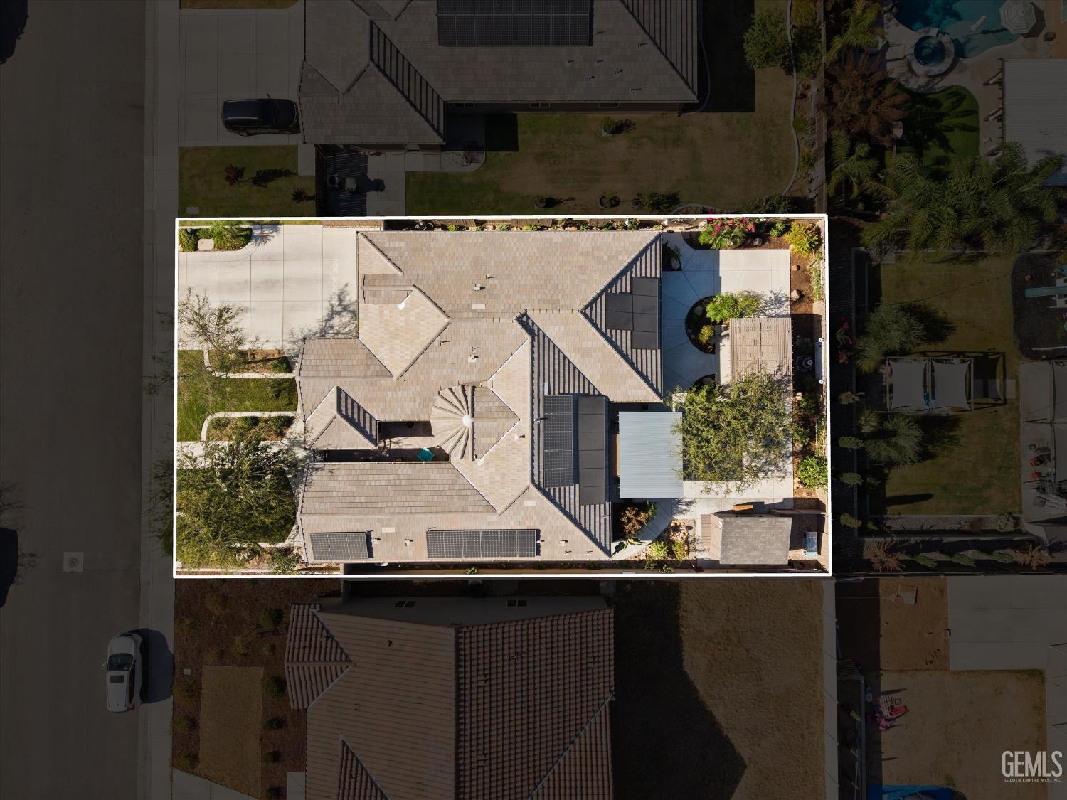 Single Family Residence in Bakersfield, photo 2 of 37