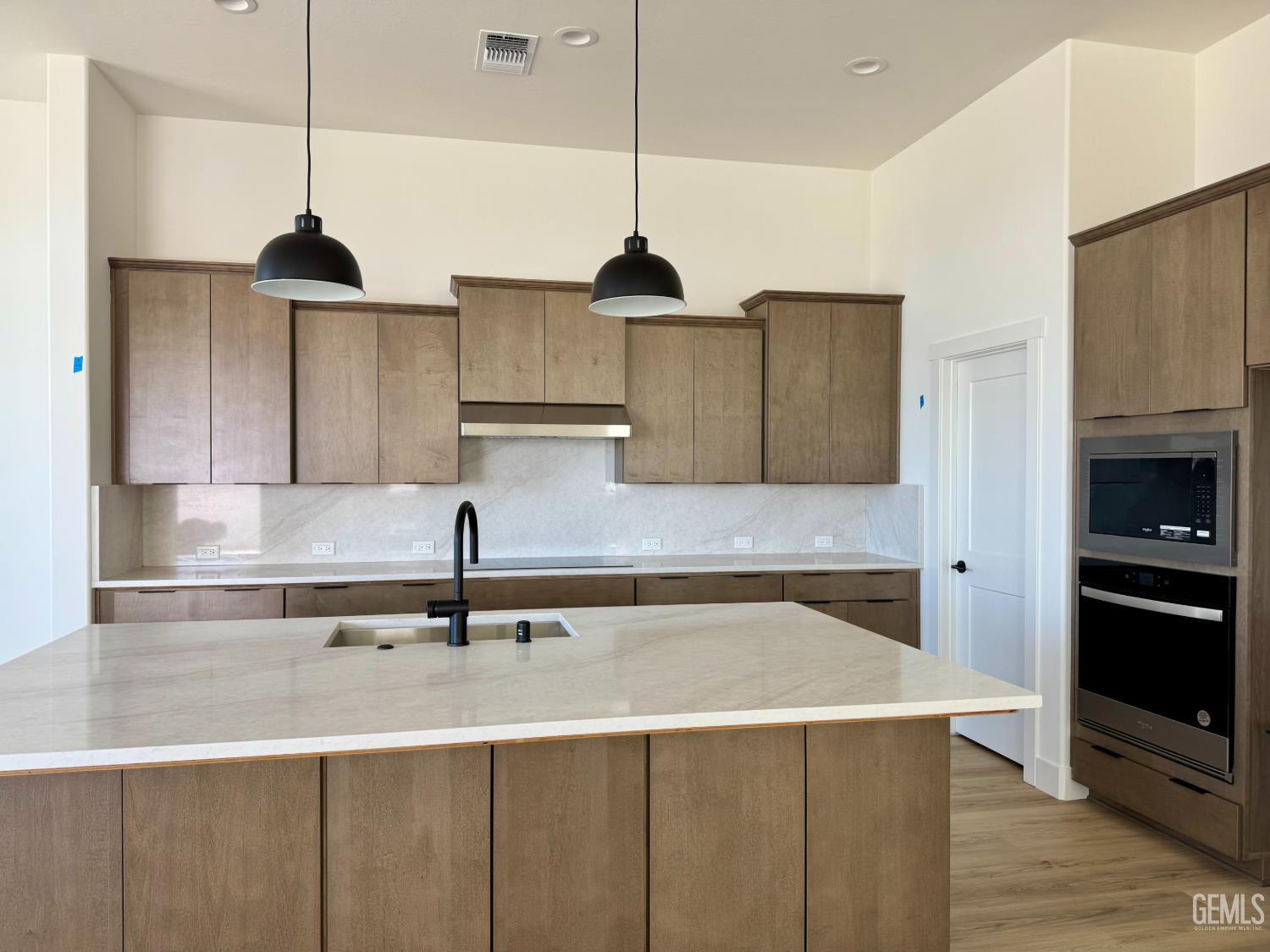 Single Family Residence in Bakersfield, photo 4 of 19