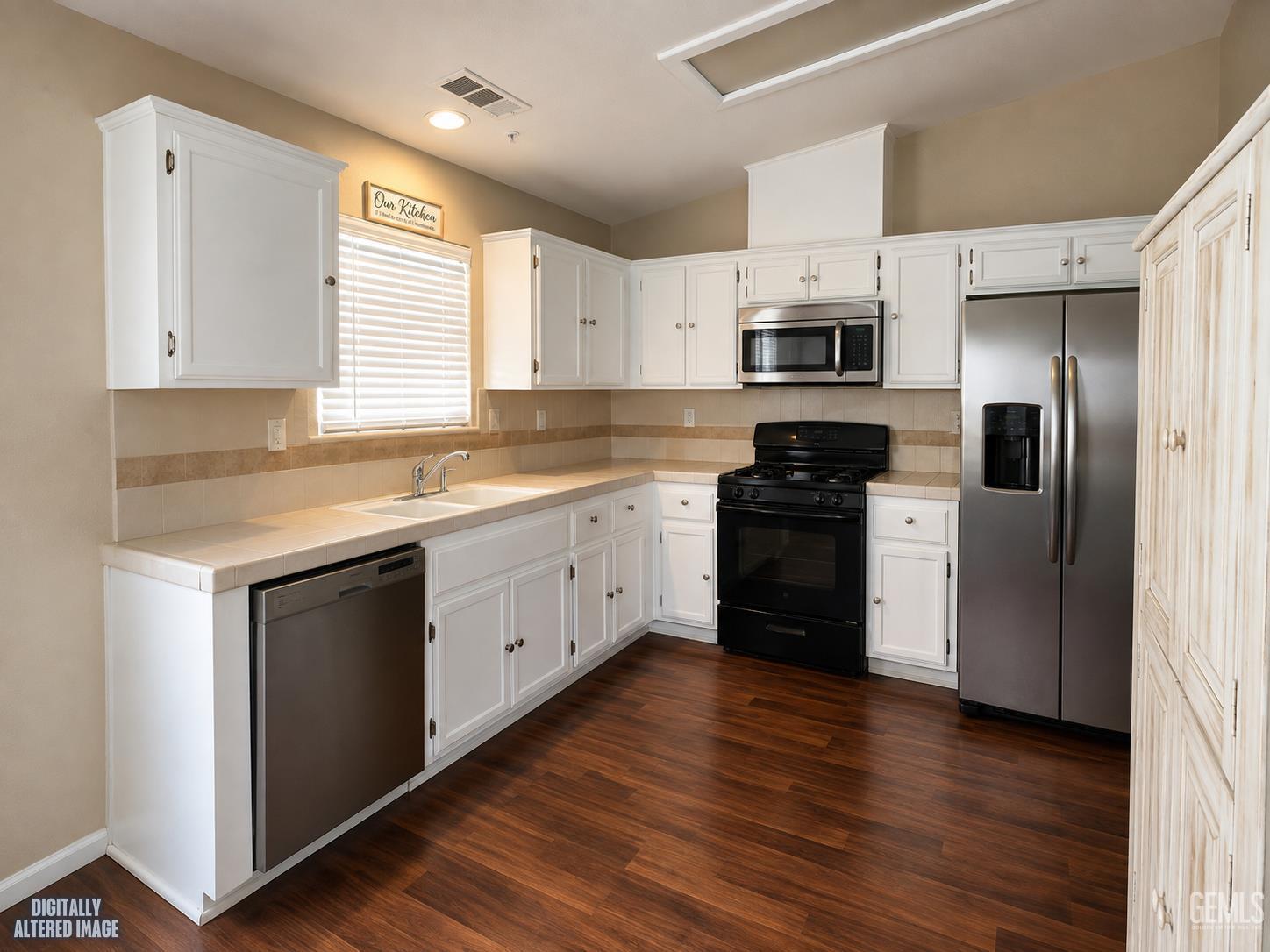 328 W Pilot Avenue
