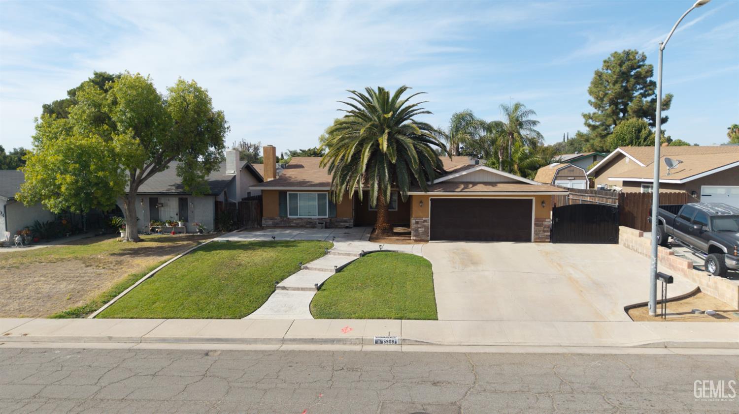 5908 Fair Oaks Drive, Bakersfield, California