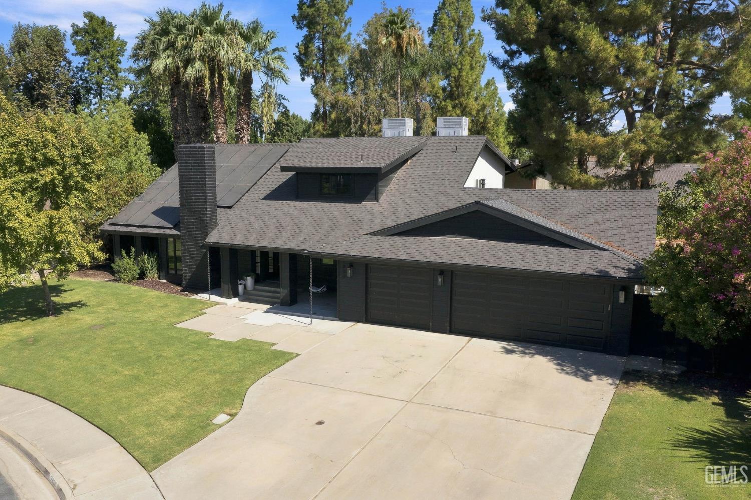 Single Family Residence in Bakersfield, photo 3 of 75