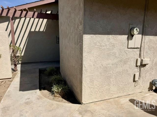Single Family Residence in Bakersfield, photo 2 of 20