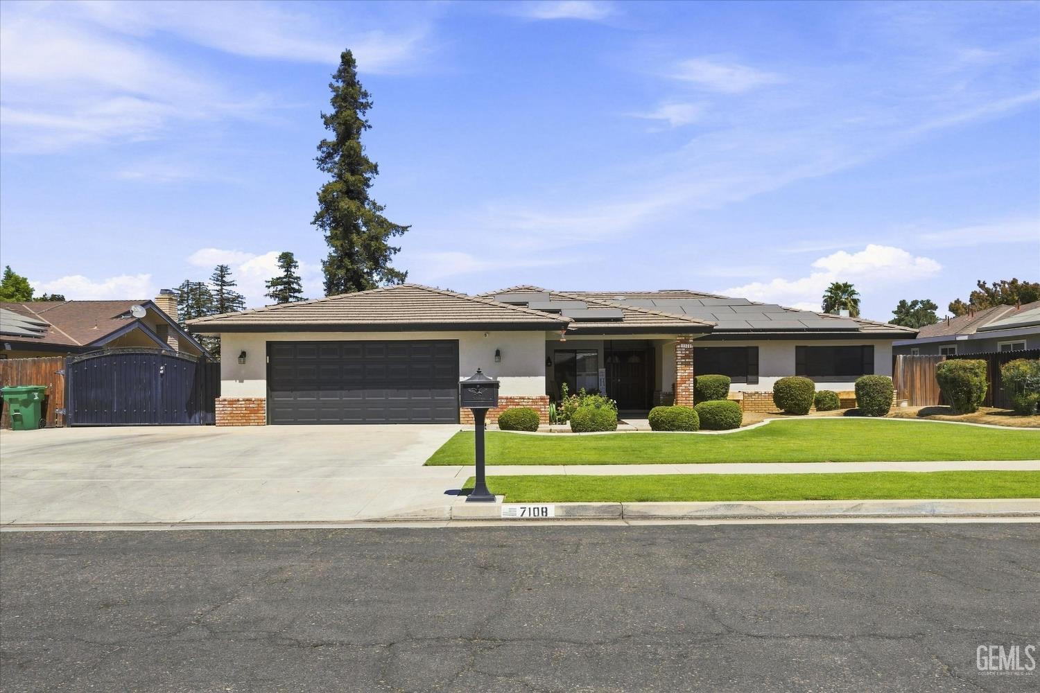 Single Family Residence in Bakersfield