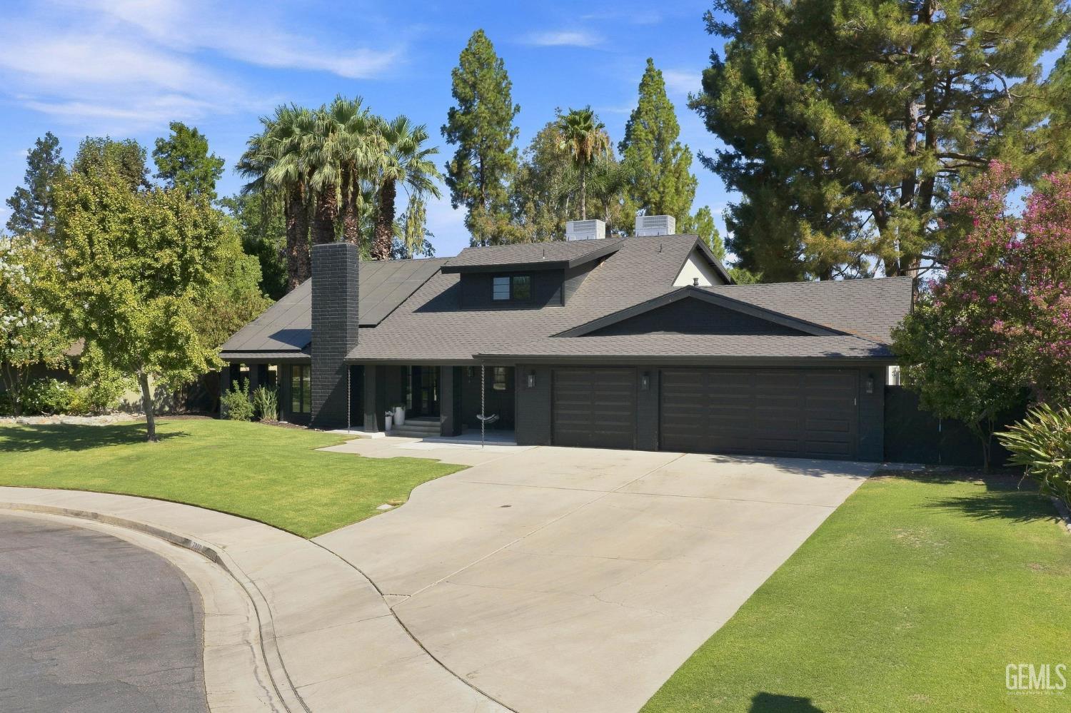 Single Family Residence in Bakersfield, photo 5 of 75
