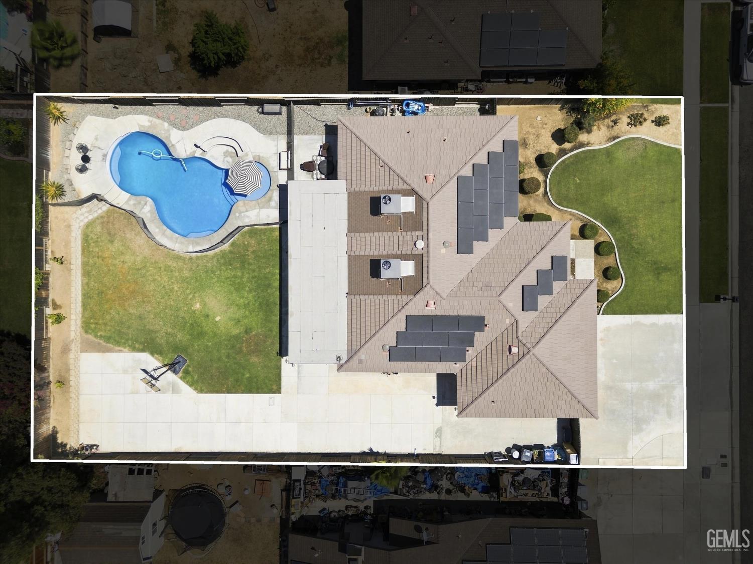 Single Family Residence in Bakersfield, photo 4 of 47
