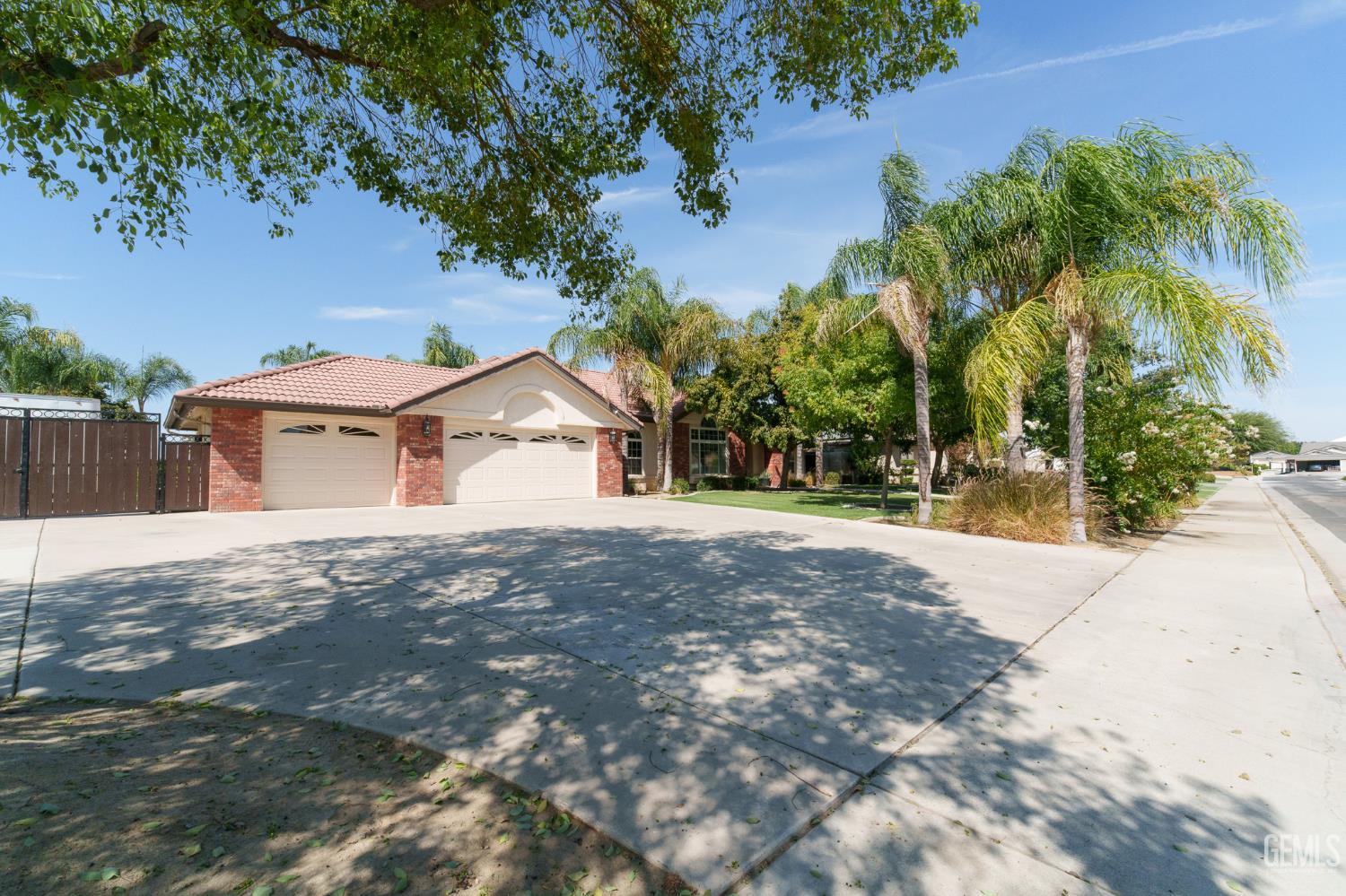 Single Family Residence in Bakersfield