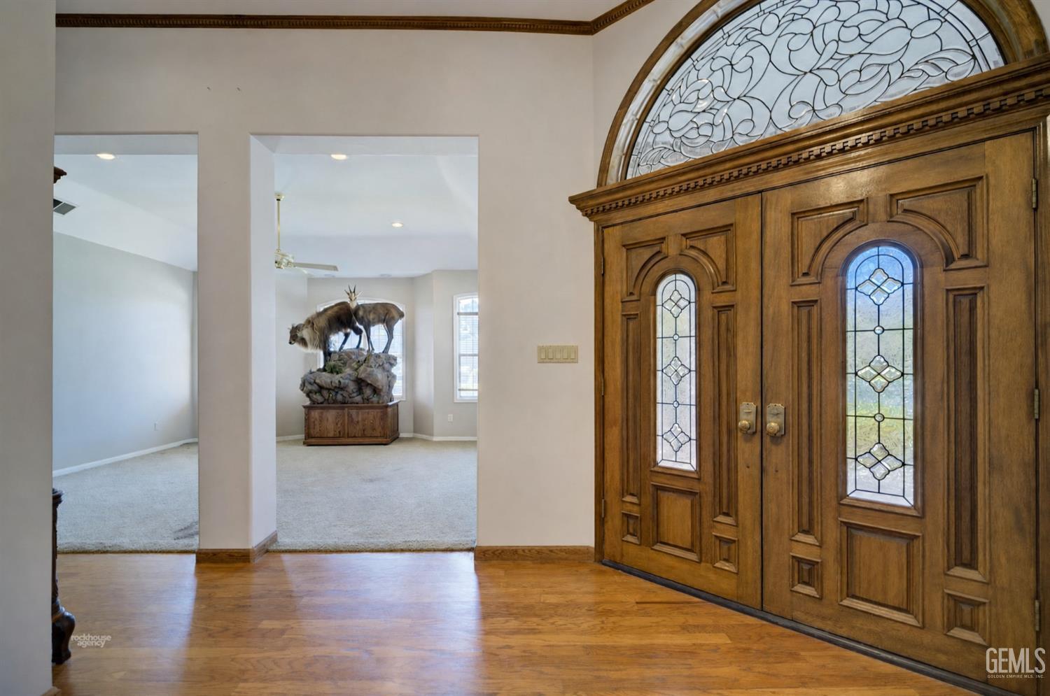Single Family Residence in Bakersfield, photo 4 of 35
