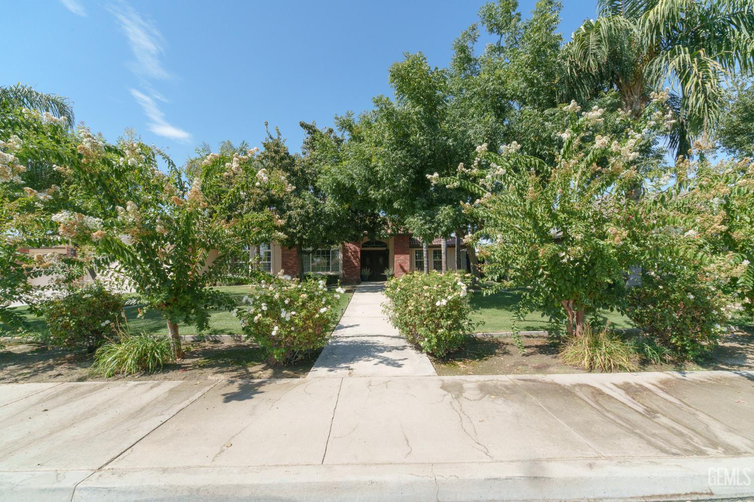 Single Family Residence in Bakersfield, photo 3 of 35