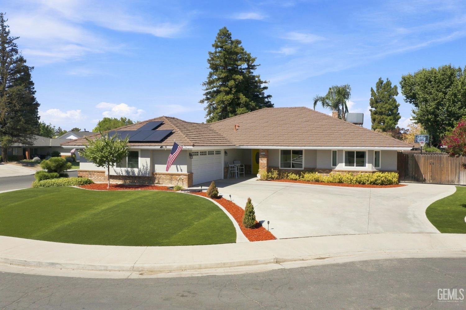 Single Family Residence in Bakersfield, photo 3 of 34