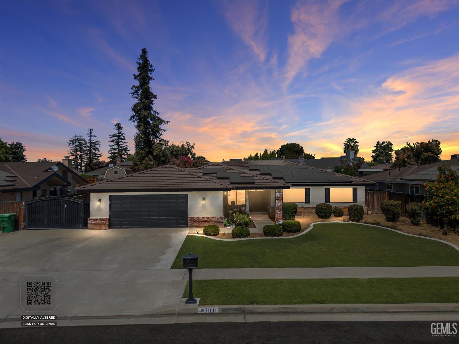 Single Family Residence in Bakersfield, photo 2 of 47