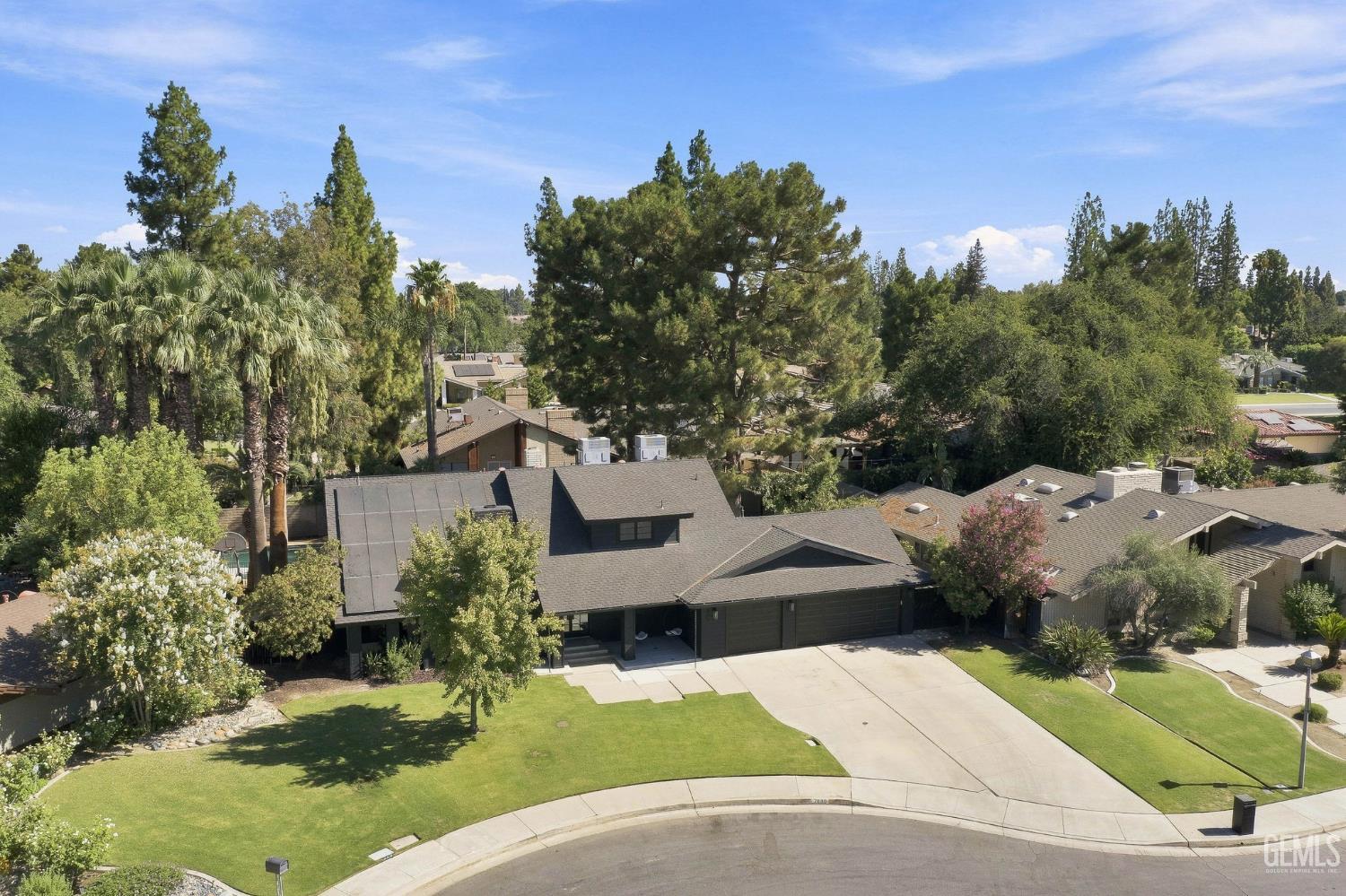 Single Family Residence in Bakersfield, photo 2 of 75
