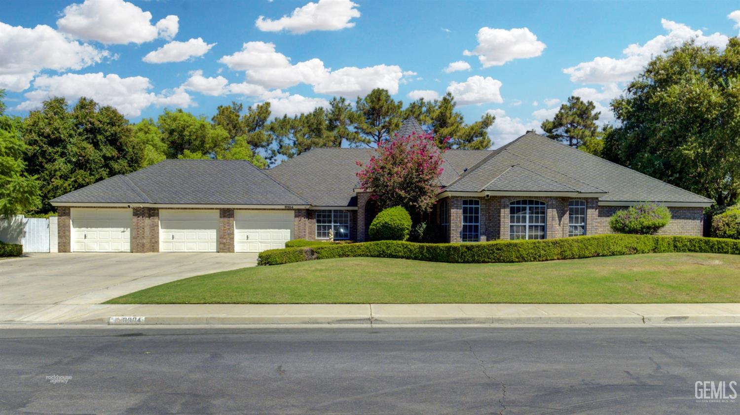 Single Family Residence in Bakersfield