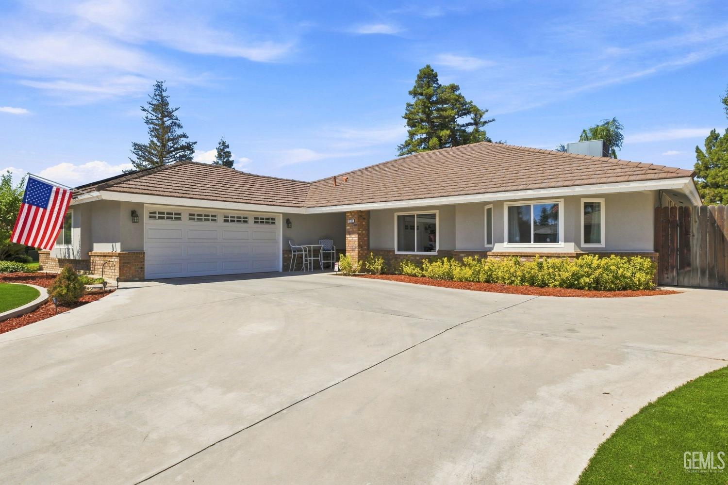 Single Family Residence in Bakersfield, photo 4 of 34