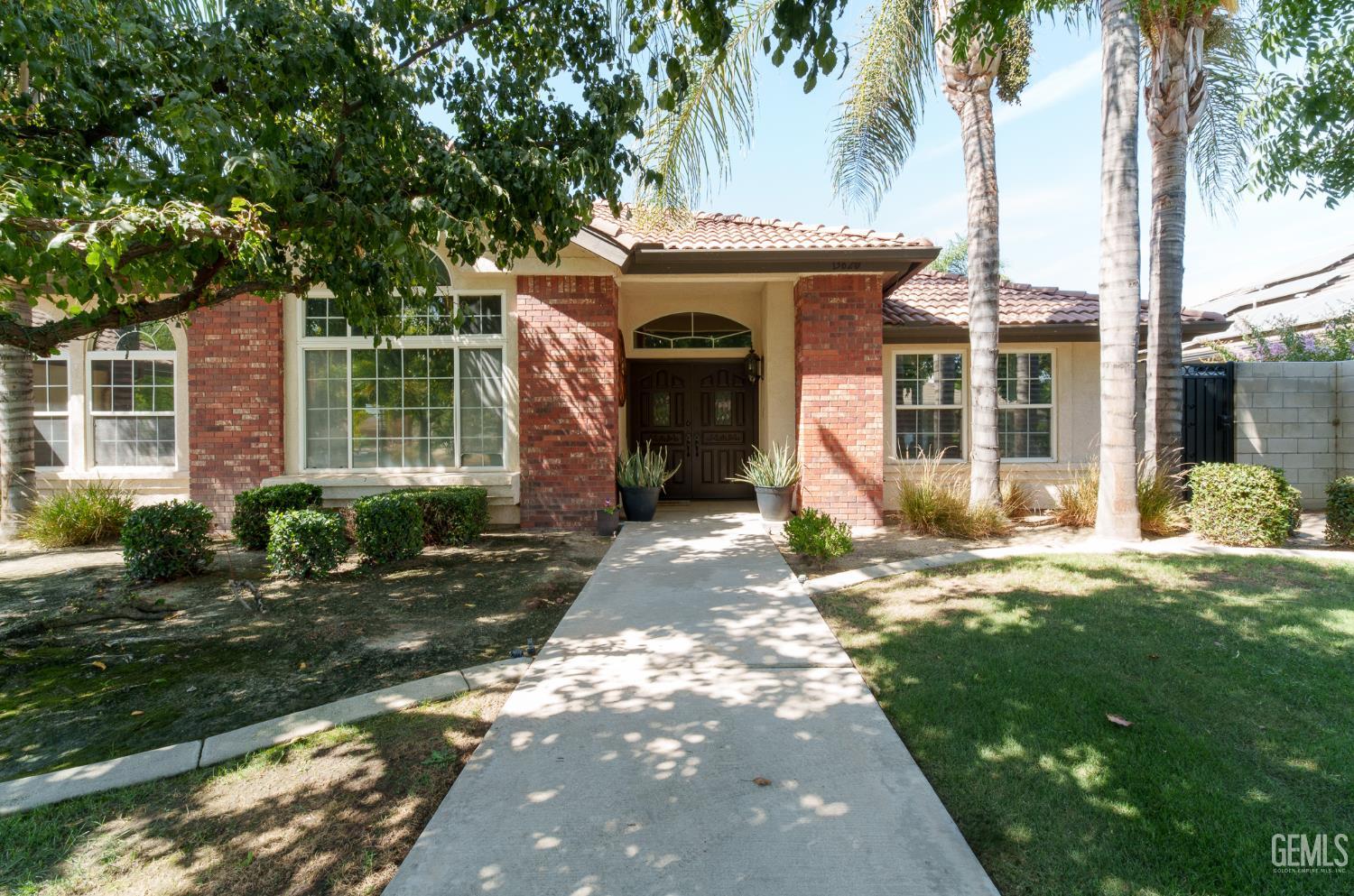 Single Family Residence in Bakersfield, photo 5 of 35