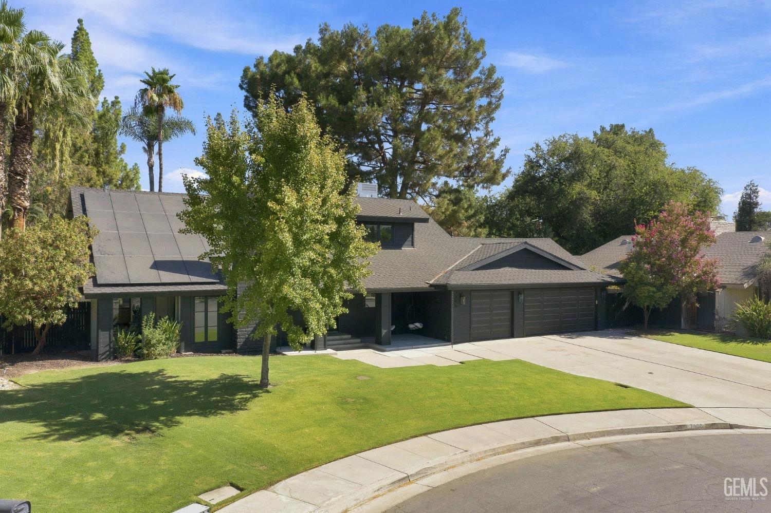 Single Family Residence in Bakersfield, photo 4 of 75