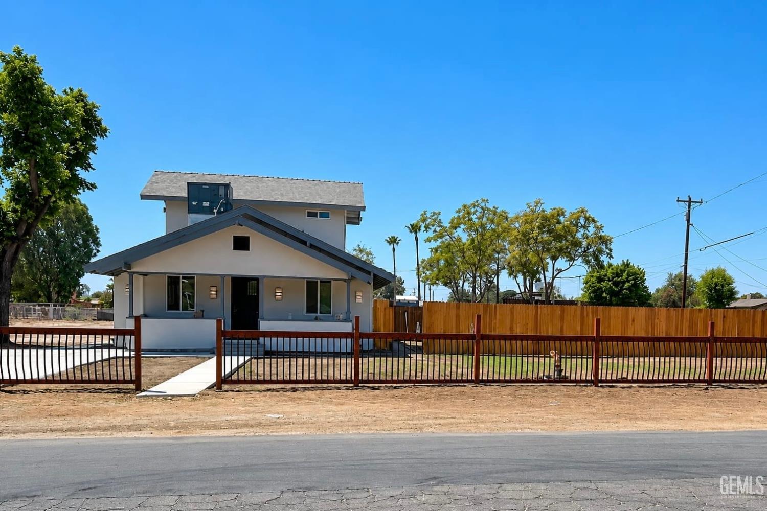 Single Family Residence in Bakersfield