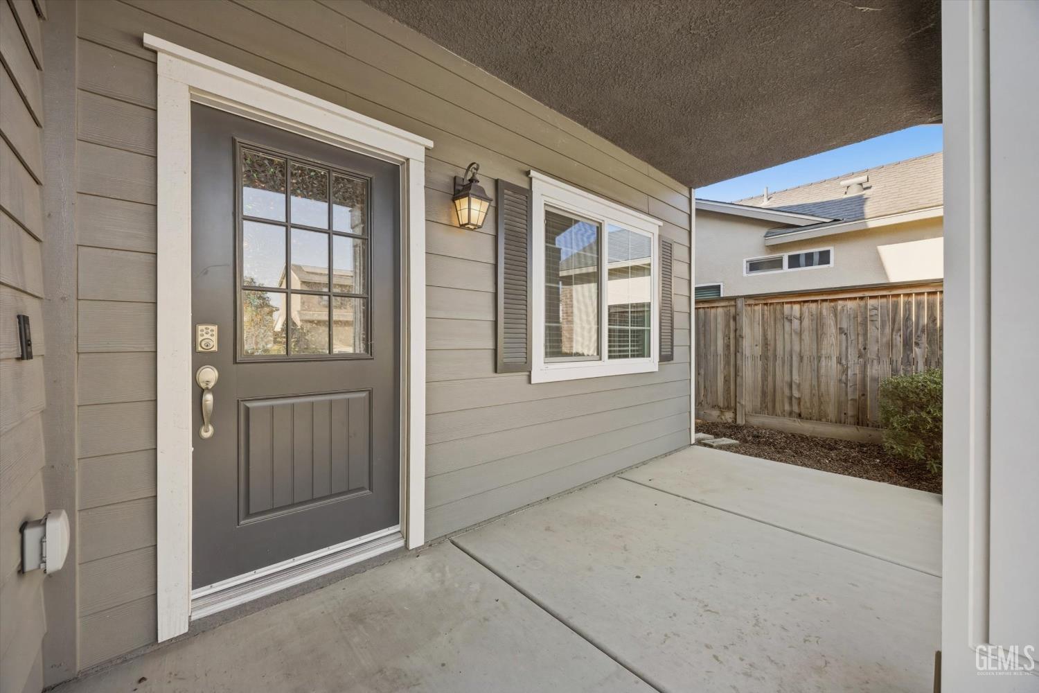 Single Family Residence in Shafter, photo 4 of 47