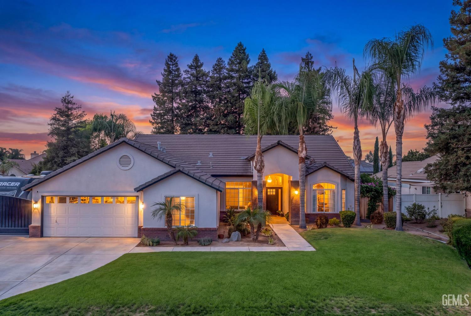Single Family Residence in Bakersfield, photo 3 of 50
