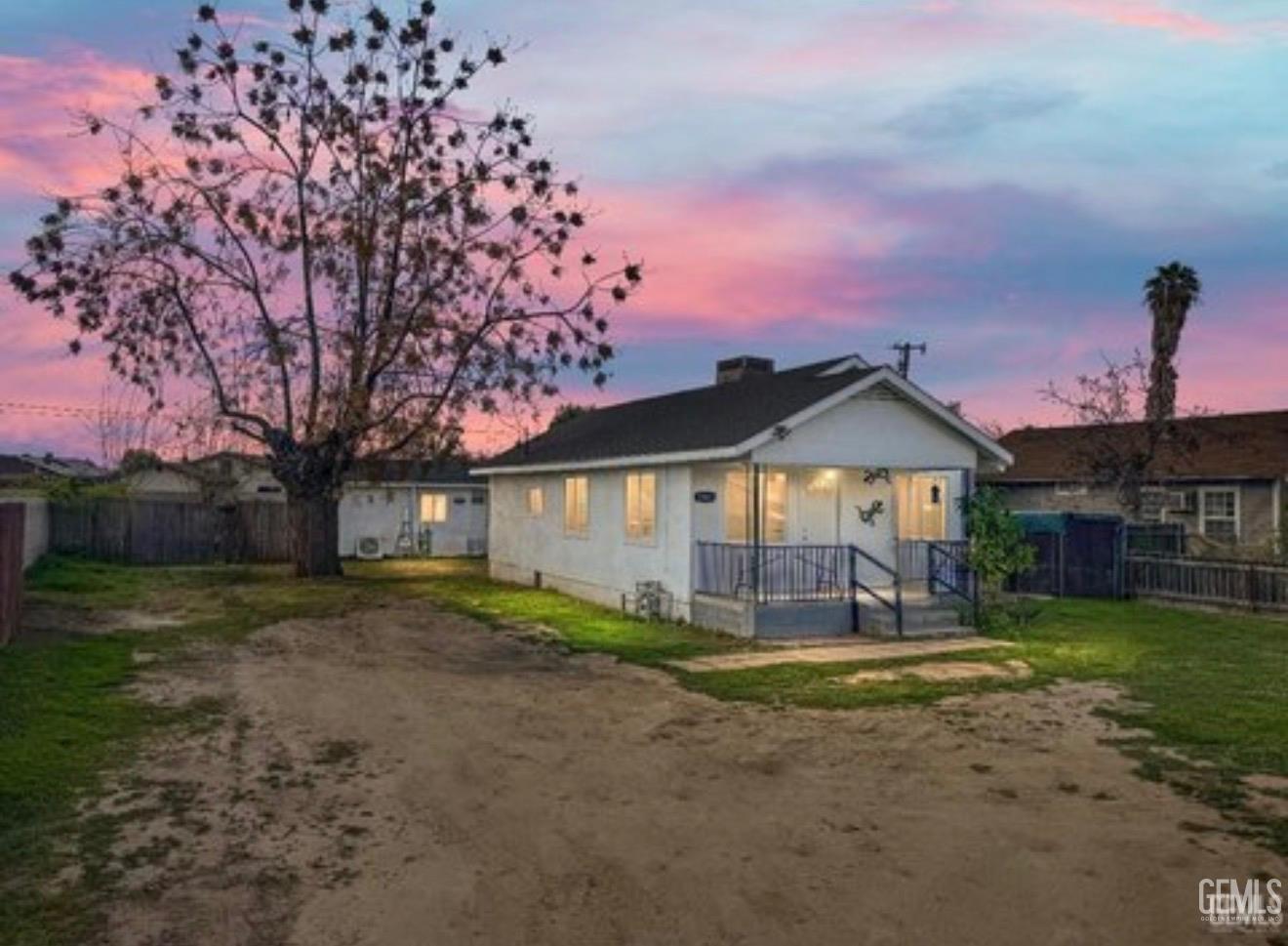 Single Family Residence in Shafter