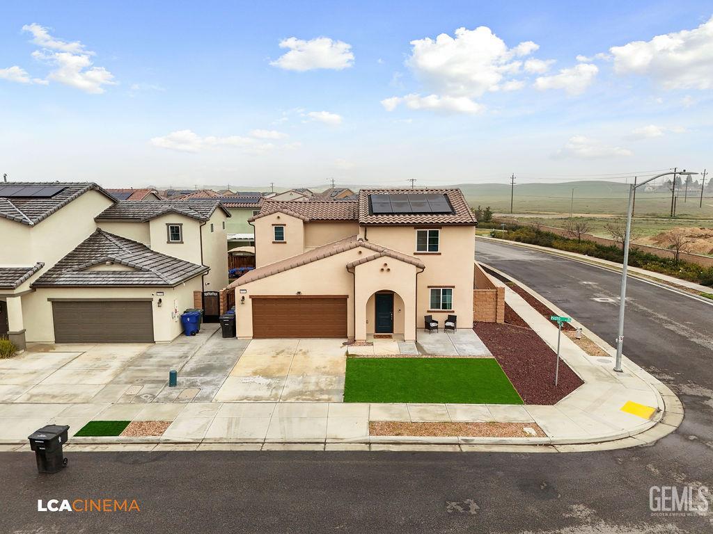 Single Family Residence in Bakersfield, photo 3 of 37
