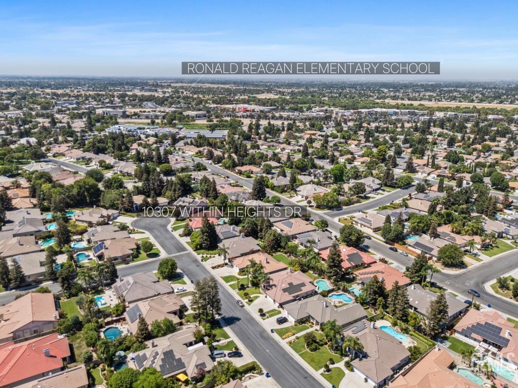 Single Family Residence in Bakersfield, photo 5 of 50