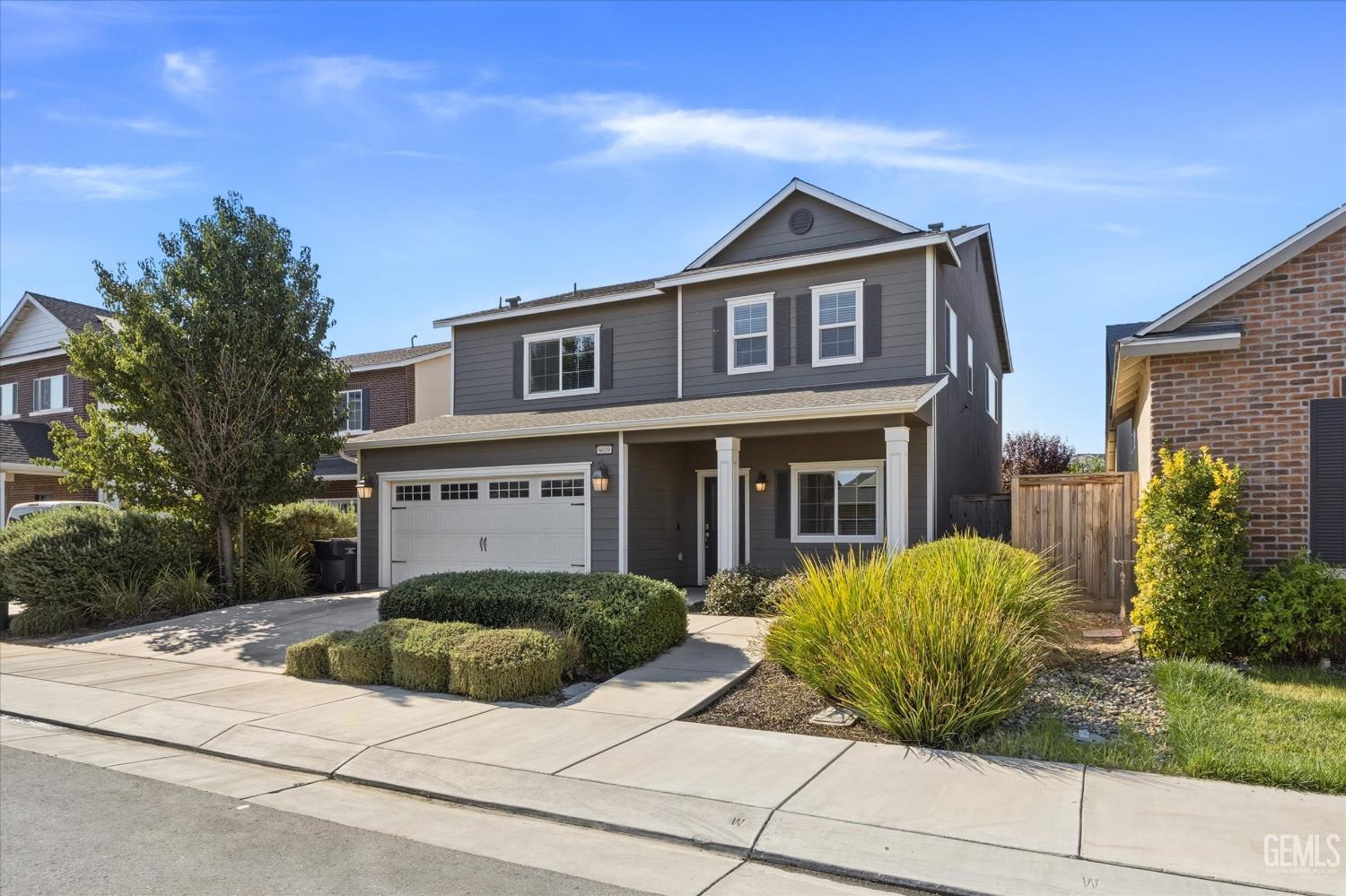 Single Family Residence in Shafter, photo 2 of 47