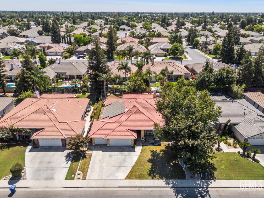 Single Family Residence in Bakersfield, photo 3 of 50