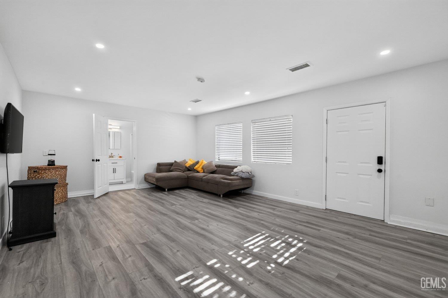 Single Family Residence in Bakersfield, photo 5 of 19