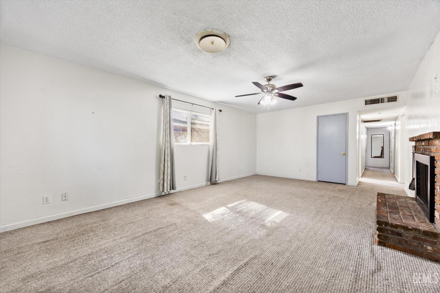 Single Family Residence in Bakersfield, photo 5 of 47