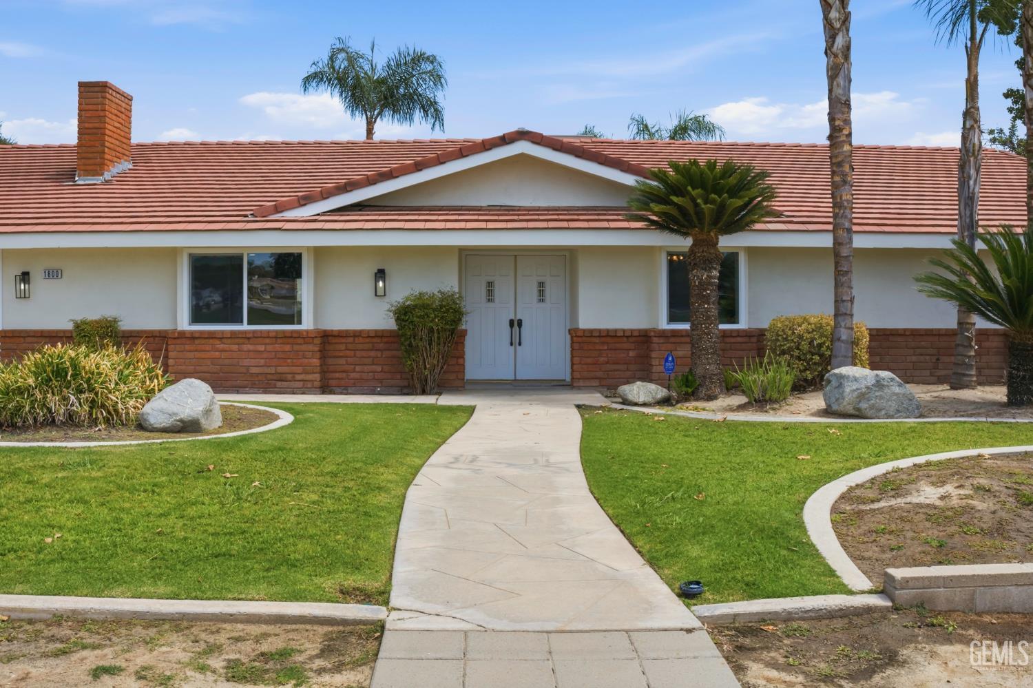 Single Family Residence in Bakersfield, photo 5 of 72