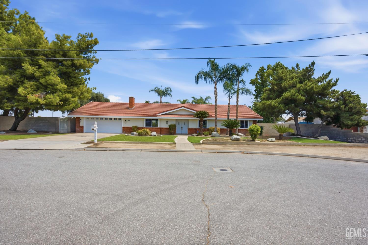 Single Family Residence in Bakersfield, photo 2 of 72