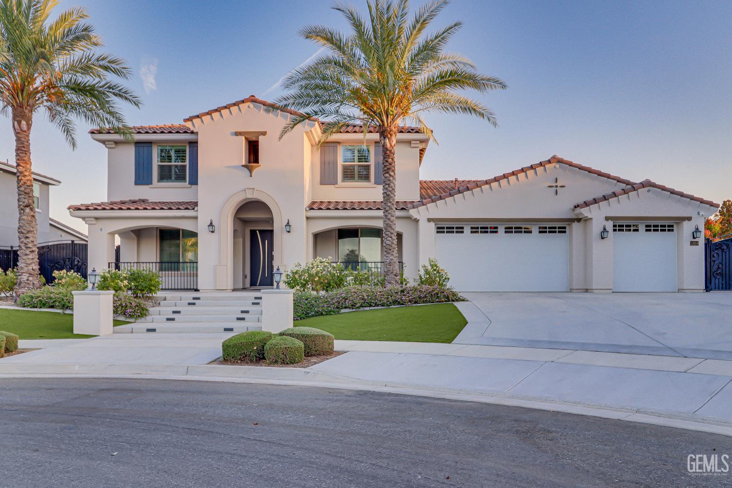 Single Family Residence in Bakersfield, photo 3 of 46