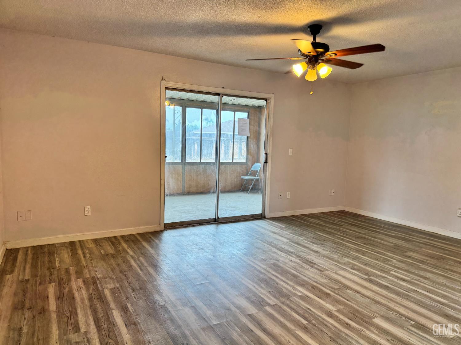 Single Family Residence in Bakersfield, photo 2 of 11